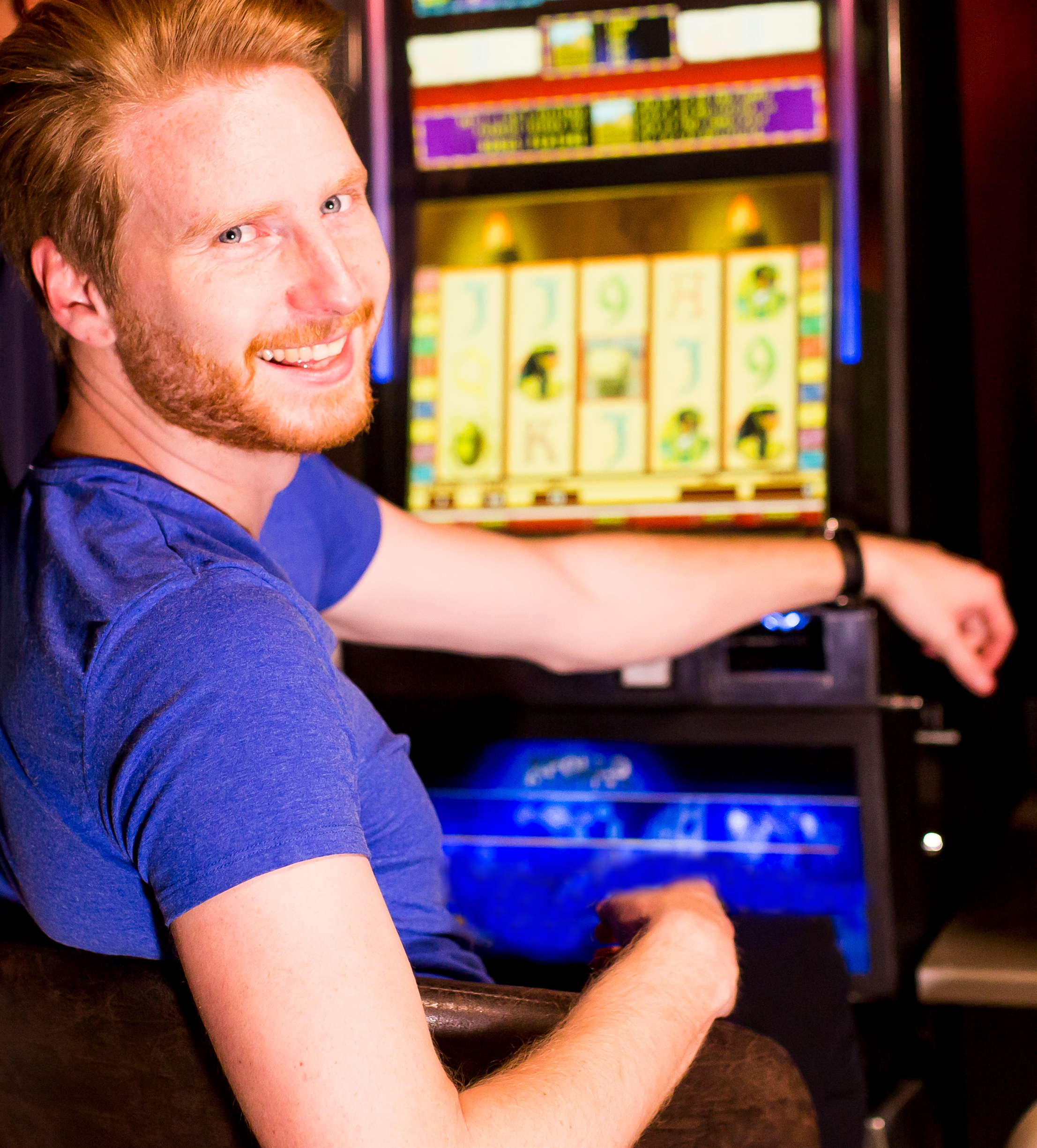 crp2young-people-play-jackpot-casino